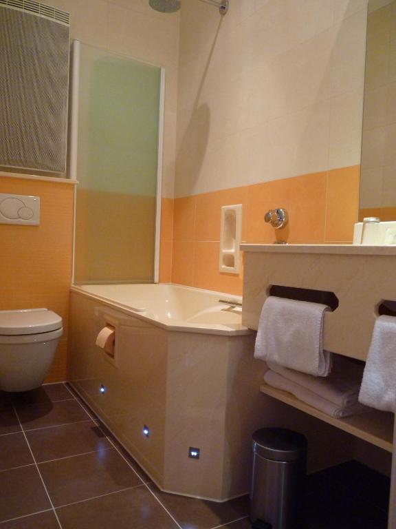 Les Tilleuls Hotel Jupille Екстериор снимка