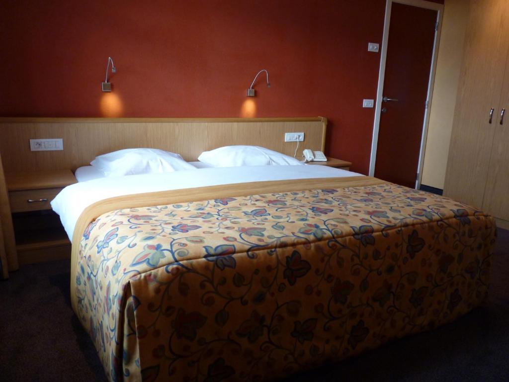 Les Tilleuls Hotel Jupille Екстериор снимка