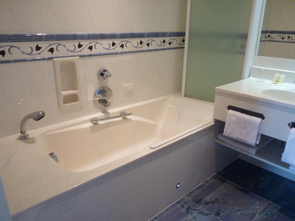 Les Tilleuls Hotel Jupille Екстериор снимка