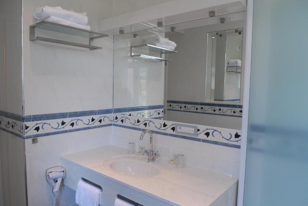 Les Tilleuls Hotel Jupille Екстериор снимка