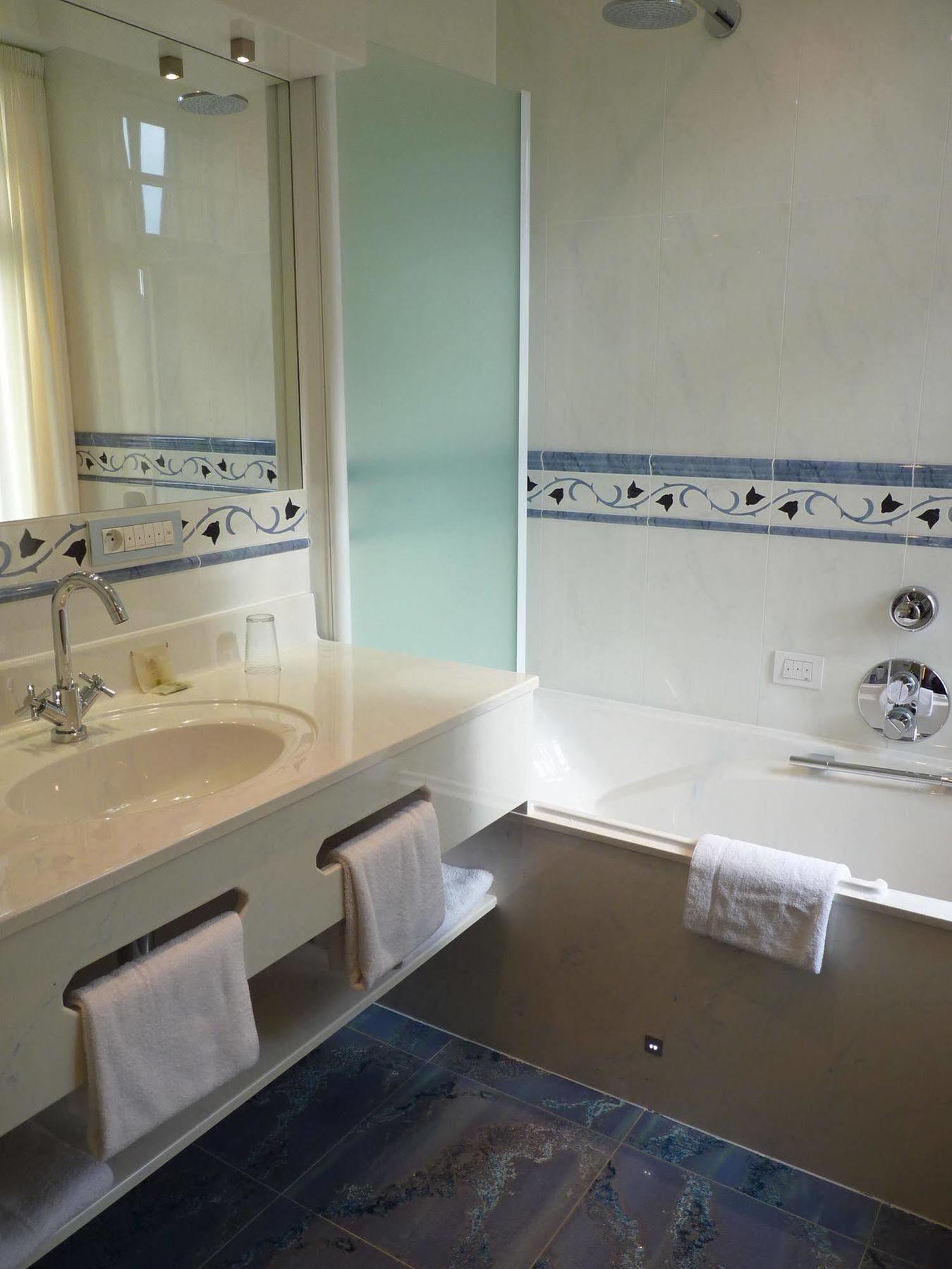 Les Tilleuls Hotel Jupille Екстериор снимка