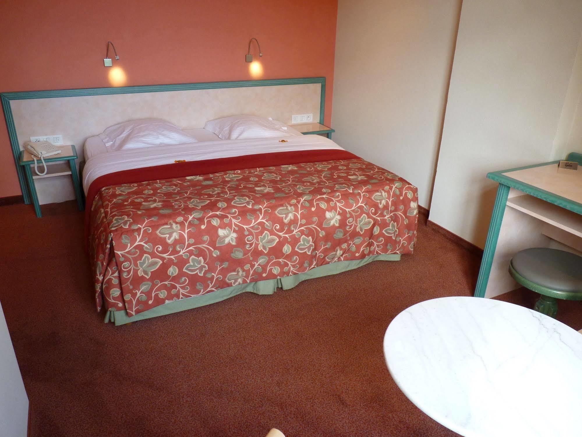 Les Tilleuls Hotel Jupille Екстериор снимка